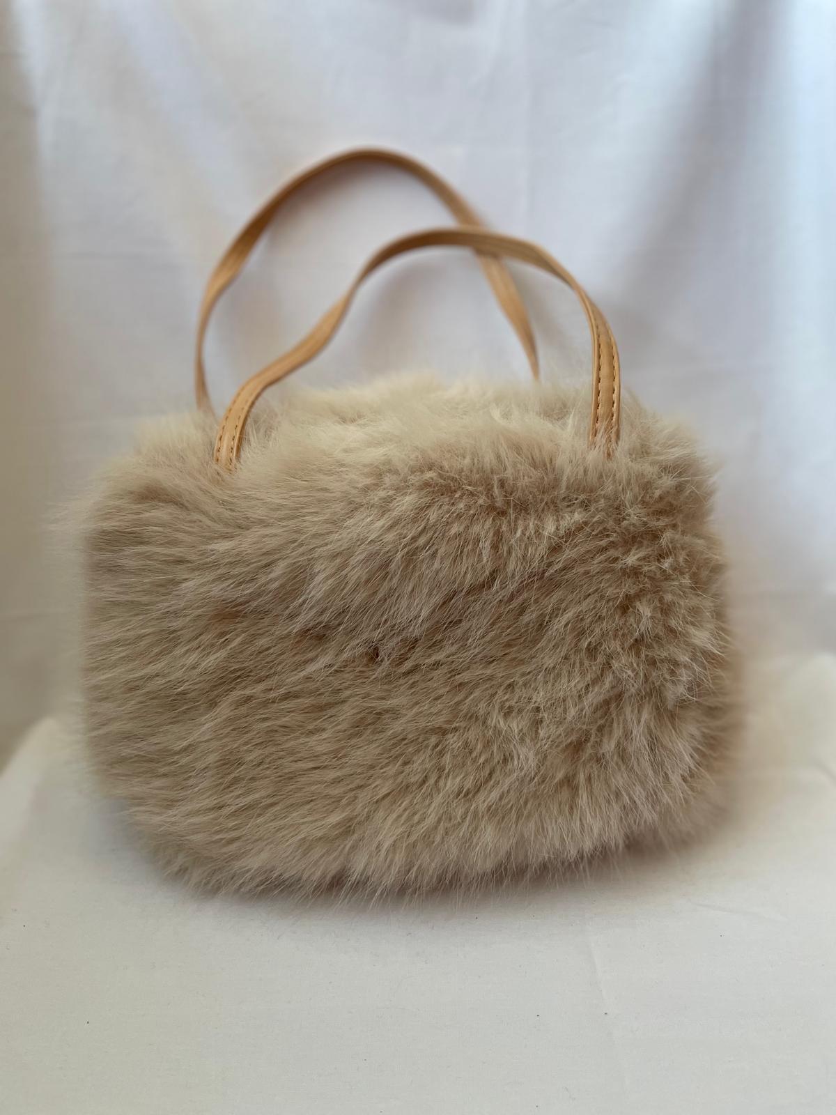 Yuki  Fake Fur Handtasche in beige