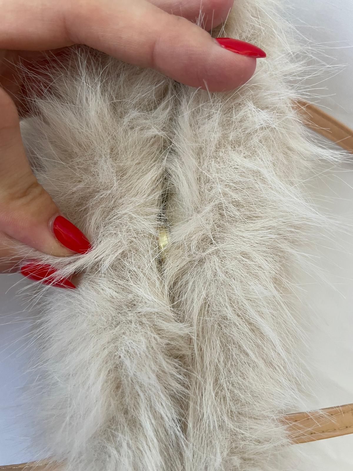 Yuki  Fake Fur Handtasche in beige