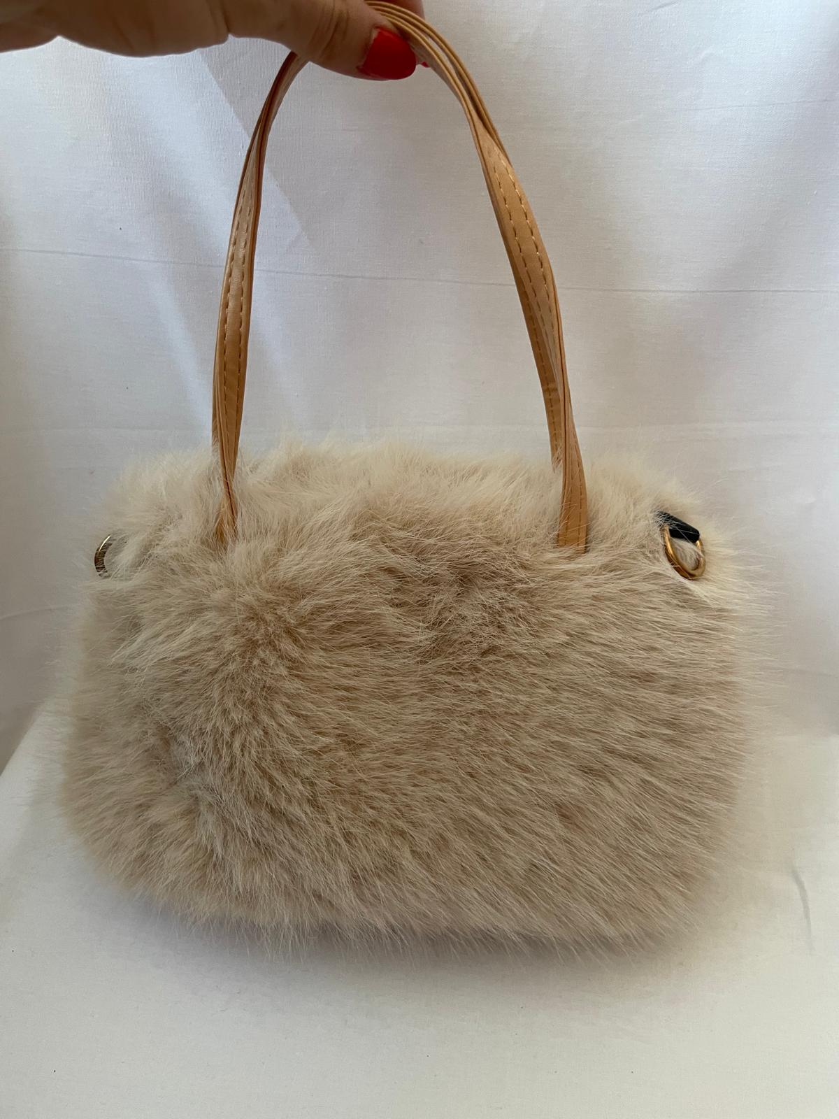 Yuki  Fake Fur Handtasche in beige
