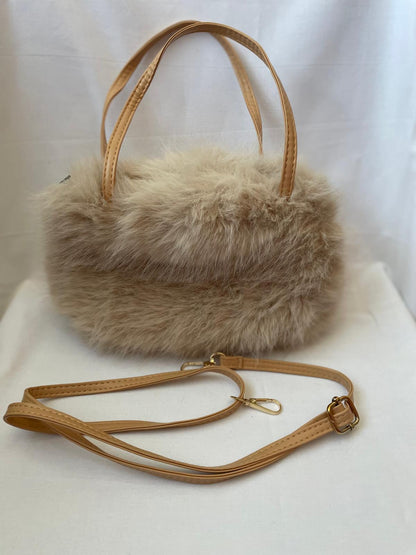 Yuki  Fake Fur Handtasche in beige