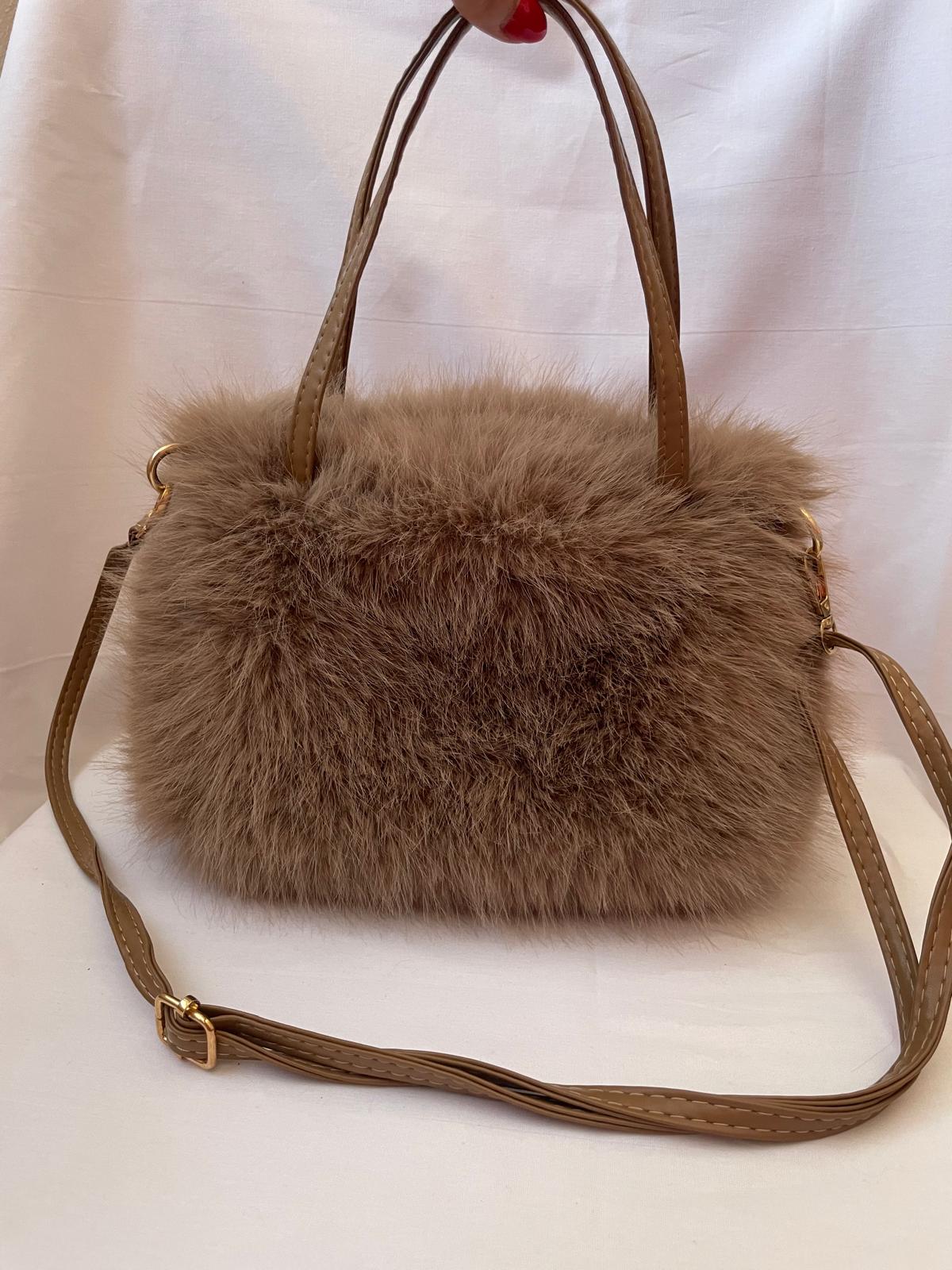 Yuki Fake Fur Handtasche in mocha mousse